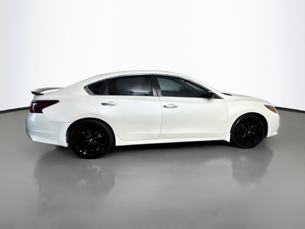 Used 2017 Nissan Altima 2.5 SR w/ Midnight Edition Package FWD image 11