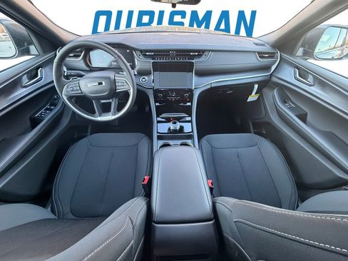 New 2025 Jeep Grand Cherokee Laredo X w/ Luxury Tech Group I image 21