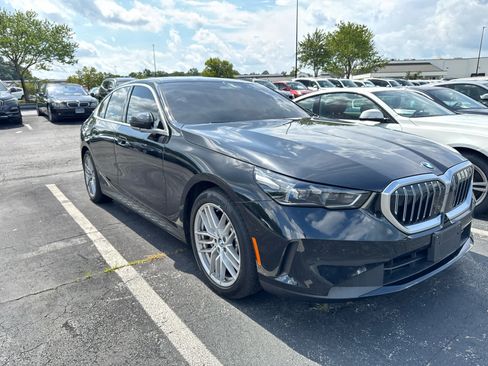 Used 2024 BMW 530i xDrive w/ Premium Package AWD/4WD image 2