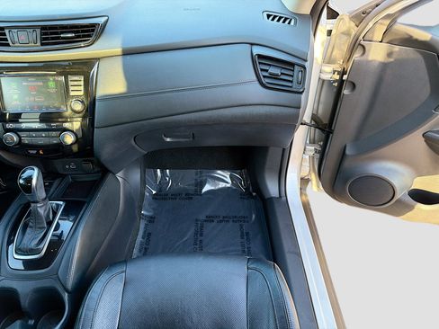 Used 2019 Nissan Rogue SL w/ Premium Package image 18