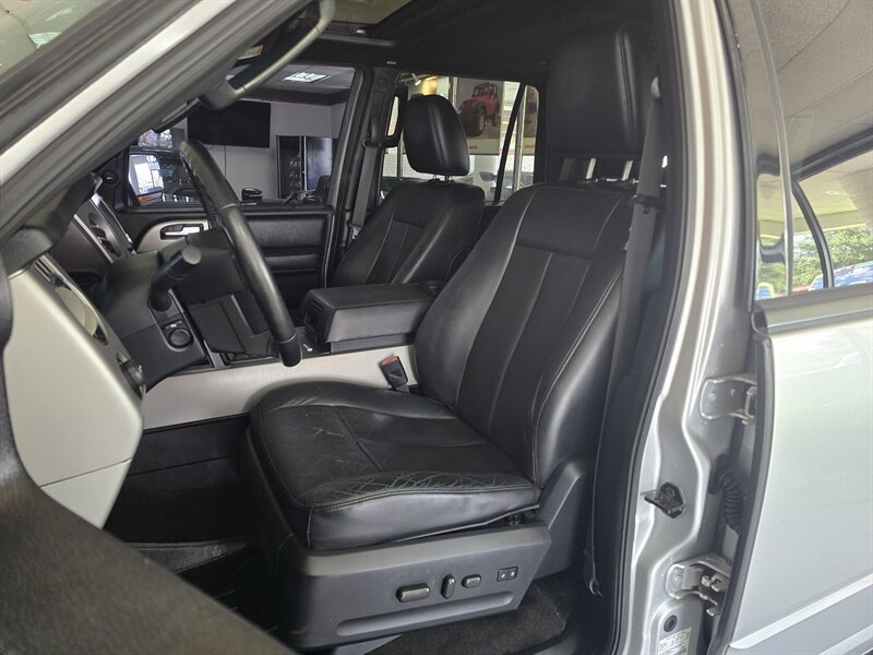 Used 2017 Ford Expedition XLT w/ Equipment Group 202A RWD image 9