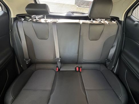 Used 2025 Buick Encore GX Preferred image 38