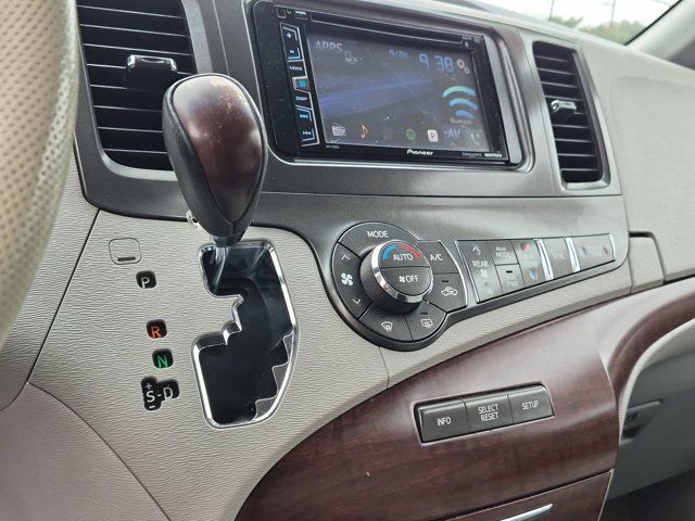 Used 2014 Toyota Sienna XLE FWD image 23