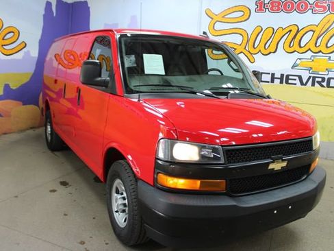 Used 2019 Chevrolet Express 2500 RWD image 2