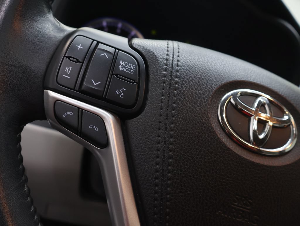 Used 2018 Toyota Highlander Limited w/ Carpet Mat Package (TMS) AWD/4WD image 19