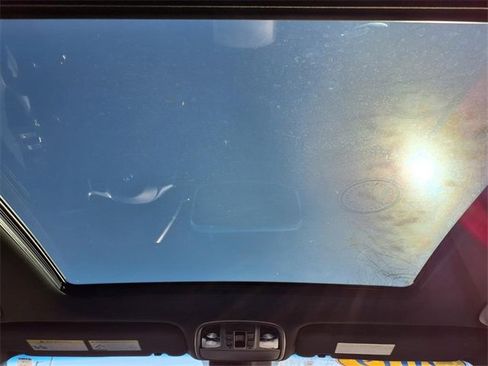 Used 2019 Kia Sorento SX image 5