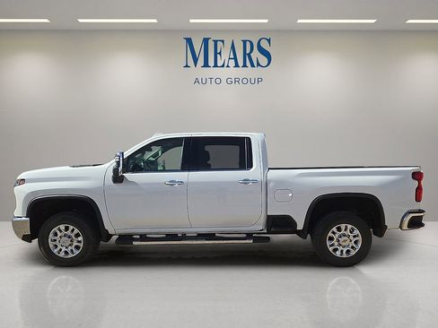 Used 2024 Chevrolet Silverado 2500 LTZ image 2