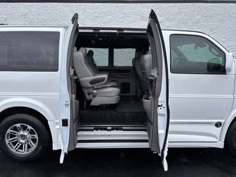 Used 2019 GMC Savana 2500 RWD image 7