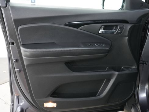 Used 2017 Honda Pilot Elite image 26