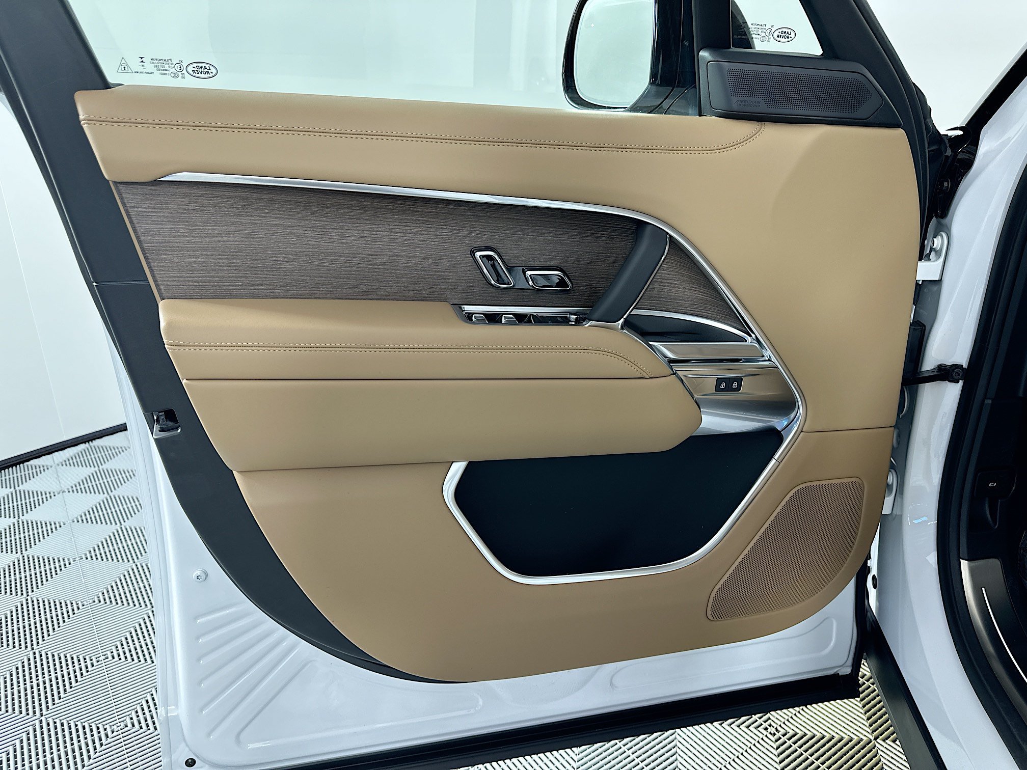 New 2026 Land Rover Range Rover SE AWD/4WD image 14