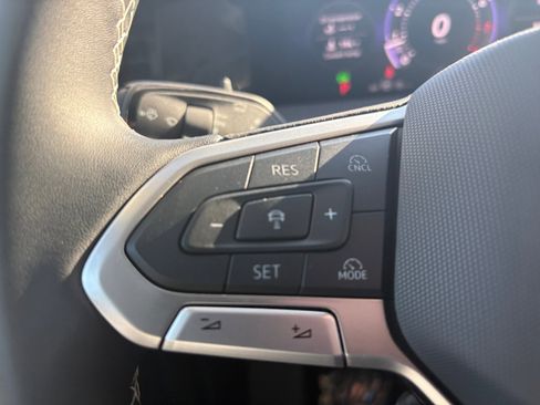 New 2025 Volkswagen Tiguan SE image 8