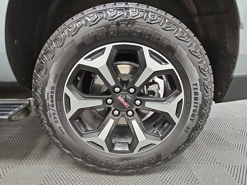 Used 2025 GMC Yukon XL AT4 w/ AT4 Premium Package image 47