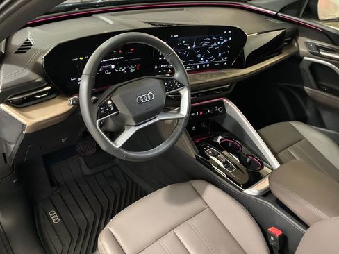 Certified 2025 Audi Q5 2.0T Premium w/ Convenience Package image 18