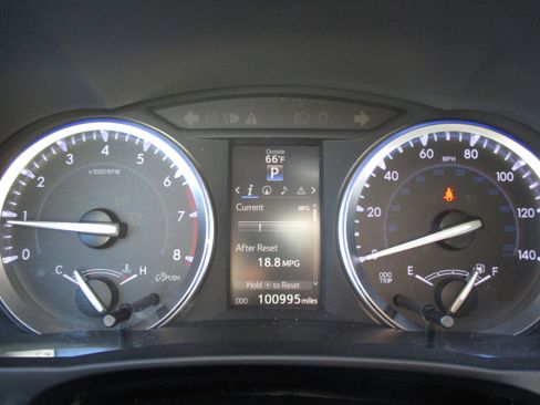 Used 2016 Toyota Highlander Limited image 18