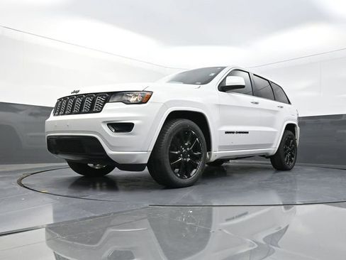 Used 2018 Jeep Grand Cherokee Altitude image 38