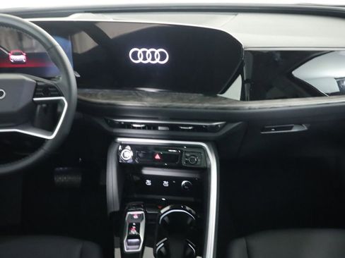 Used 2025 Audi Q5 Premium Plus w/ Premium Plus image 15