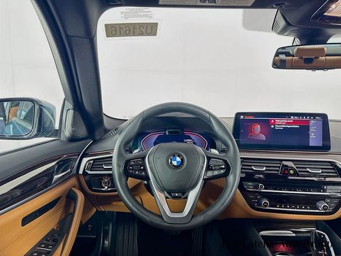 Used 2023 BMW 530i xDrive w/ Premium Package image 24