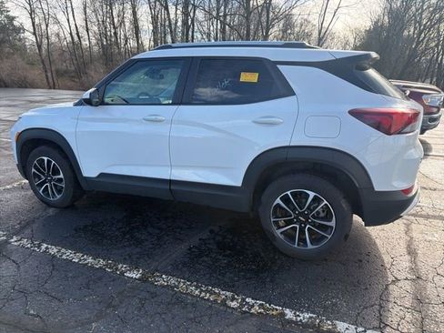Used 2025 Chevrolet TrailBlazer LT AWD/4WD image 5