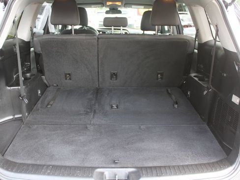 Used 2019 Toyota Highlander LE FWD image 10