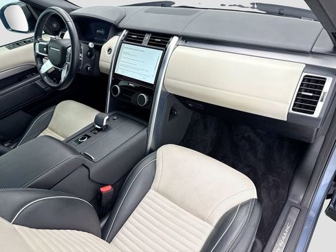 Used 2022 Land Rover Discovery HSE R-Dynamic AWD/4WD image 16
