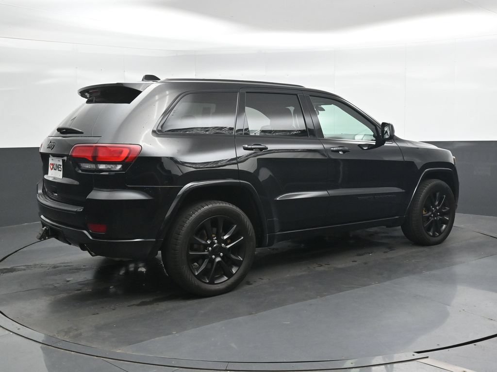 Used 2021 Jeep Grand Cherokee Laredo X AWD/4WD image 2