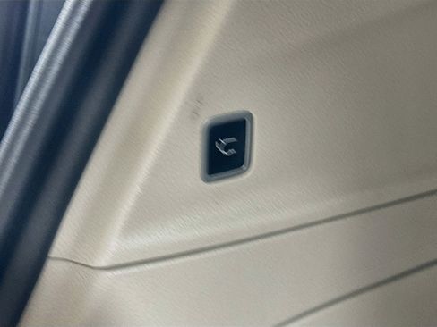 Used 2024 Chrysler Pacifica Touring-L FWD image 30