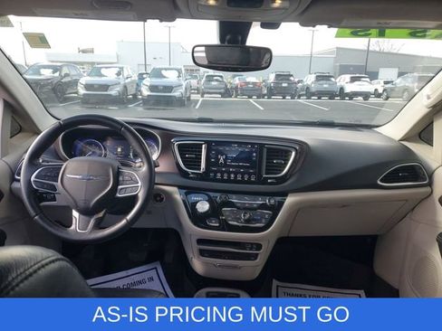 Used 2018 Chrysler Pacifica Touring-L Plus image 19