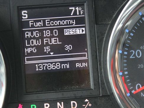 Used 2014 Chrysler Town & Country Touring FWD image 10