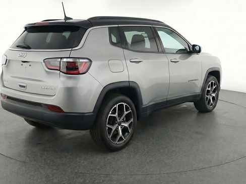 Used 2025 Jeep Compass Limited image 9