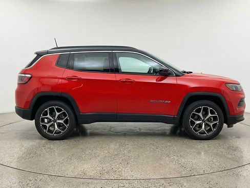 Used 2025 Jeep Compass Limited image 11