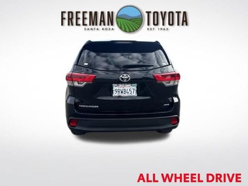 Used 2019 Toyota Highlander LE AWD/4WD image 6