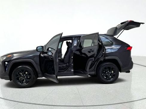 Used 2022 Toyota RAV4 LE FWD image 15