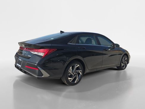 New 2026 Hyundai Elantra Limited image 3
