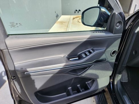 Used 2025 Lincoln Navigator Reserve image 8