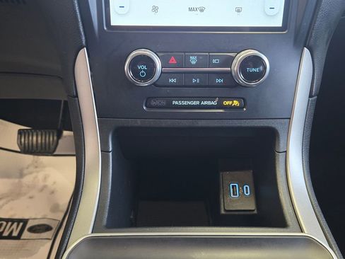 Used 2022 Ford Edge SE w/ Black Appearance Package image 19