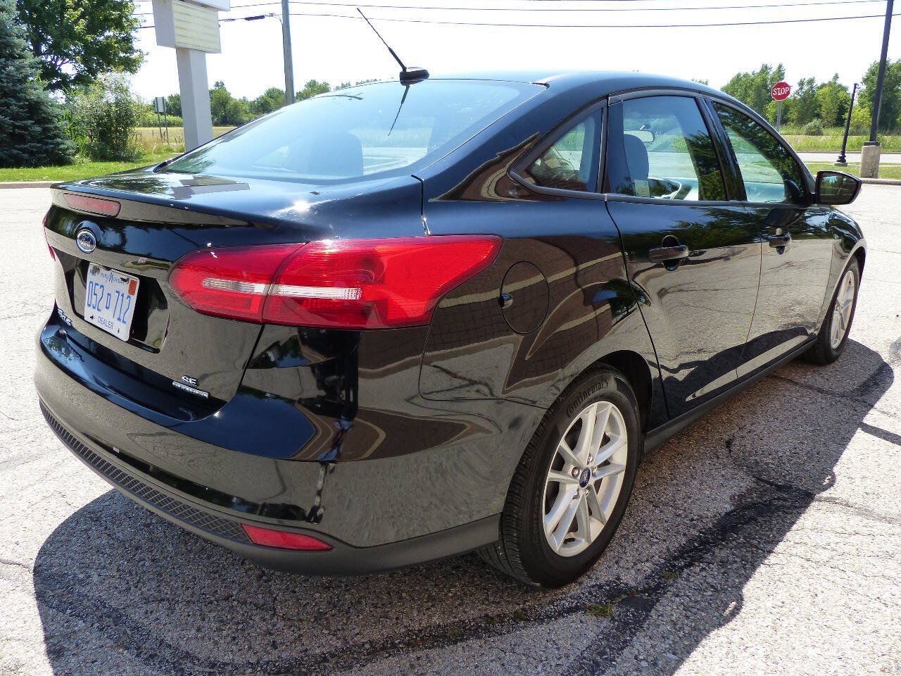 Used 2016 Ford Focus SE w/ SE Cold Weather Package FWD image 12