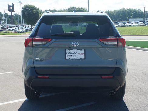 Used 2022 Toyota RAV4 XLE FWD image 3