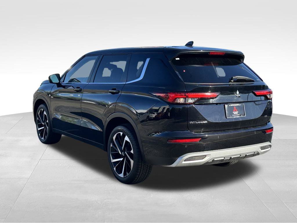Used 2022 Mitsubishi Outlander SE AWD/4WD image 9
