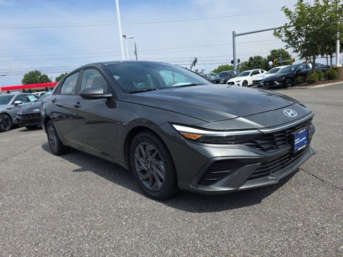 Certified 2024 Hyundai Elantra SEL FWD image 10