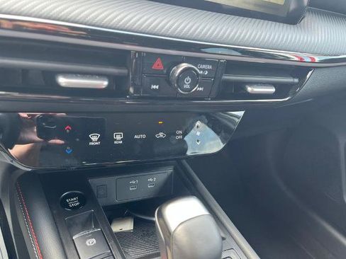 Certified 2025 Nissan Kicks SR FWD image 19