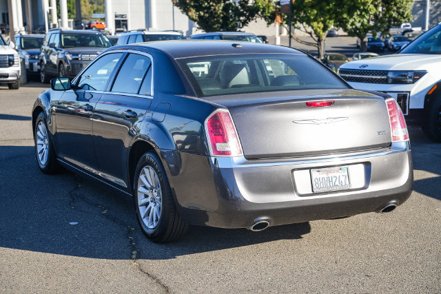 Used 2014 Chrysler 300 RWD image 2