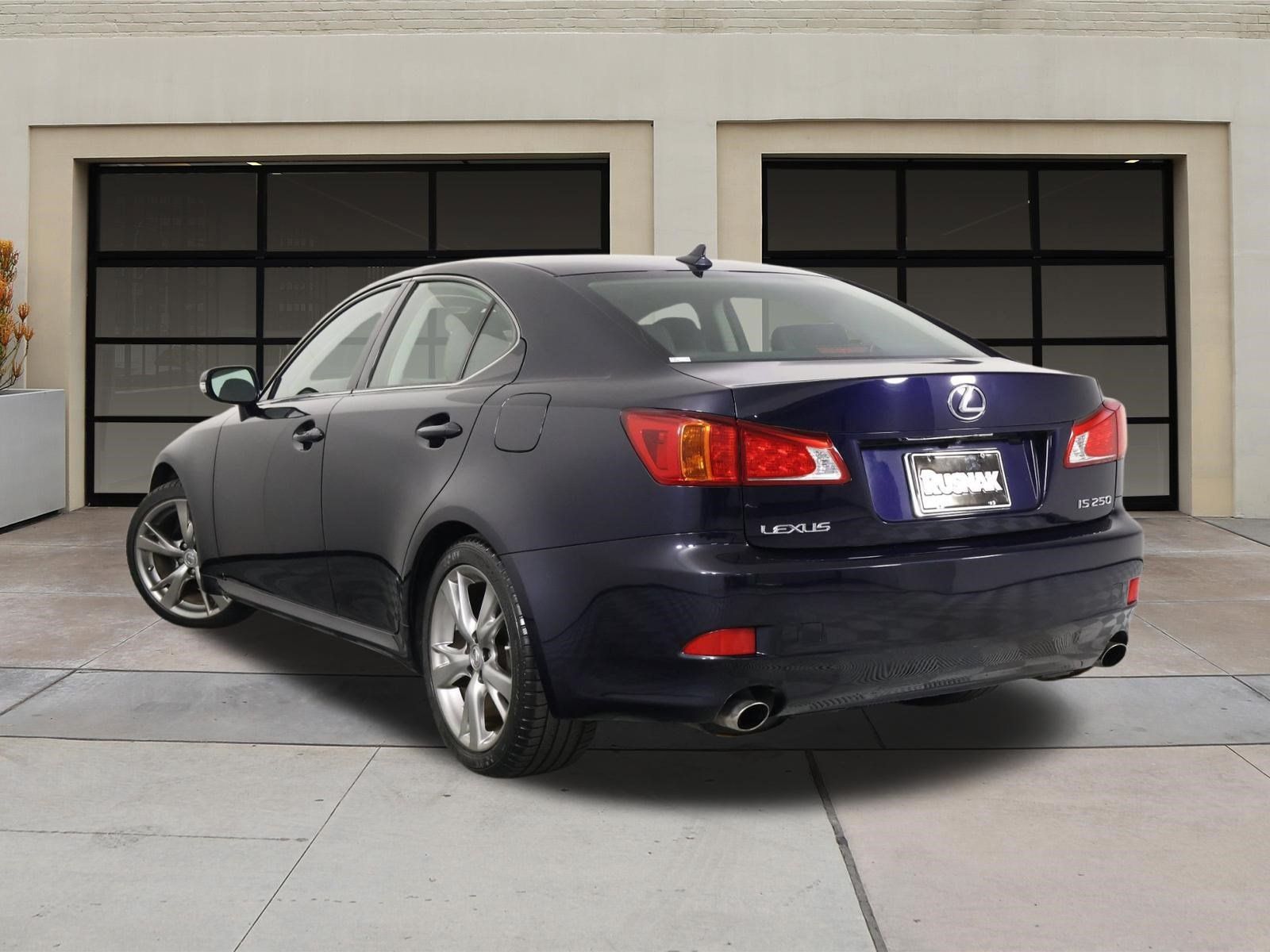 Used 2009 Lexus IS 250 w/ Premium Pkg RWD image 2