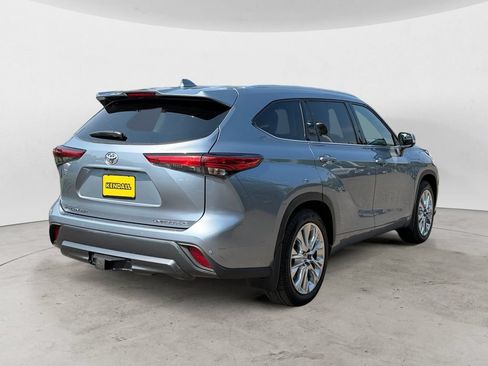 Used 2022 Toyota Highlander Limited AWD/4WD image 5