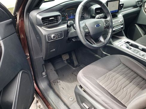 Used 2020 Ford Explorer XLT w/ Comfort Package AWD/4WD image 10