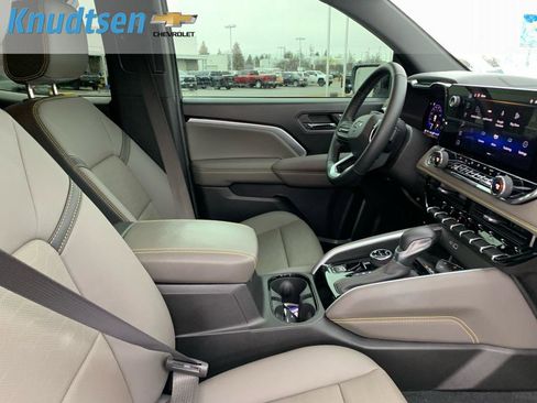 Used 2025 Chevrolet Colorado ZR2 w/ Technology Package image 11