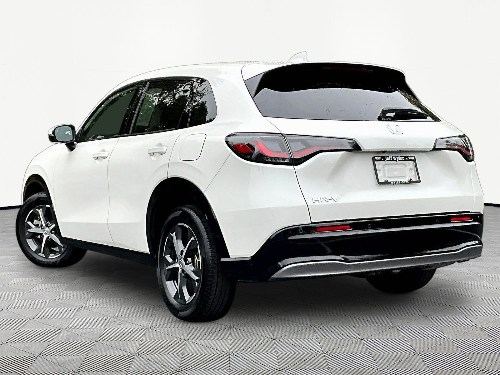 Used 2025 Honda HR-V EX-L image 4
