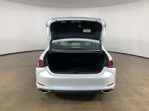 Used 2025 Lexus ES 350 Ultra Luxury w/ Accessory Package (Z2) image 12