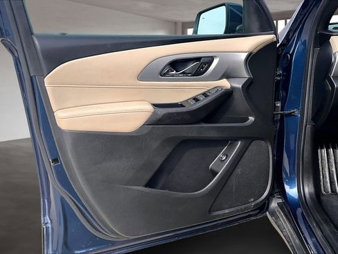 Used 2020 Chevrolet Traverse LT image 23