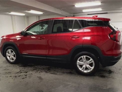 Used 2024 GMC Terrain SLE image 6