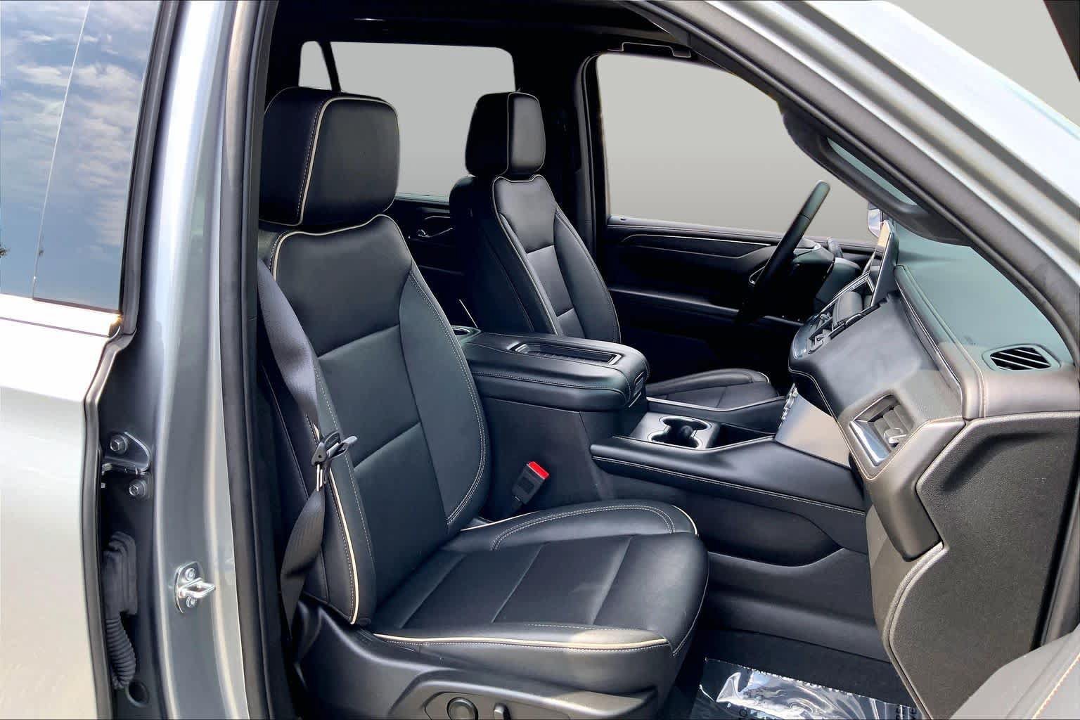 Used 2023 GMC Yukon SLT AWD/4WD image 9